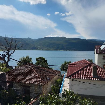 Erteo Guest House Pogradec Exteriör bild