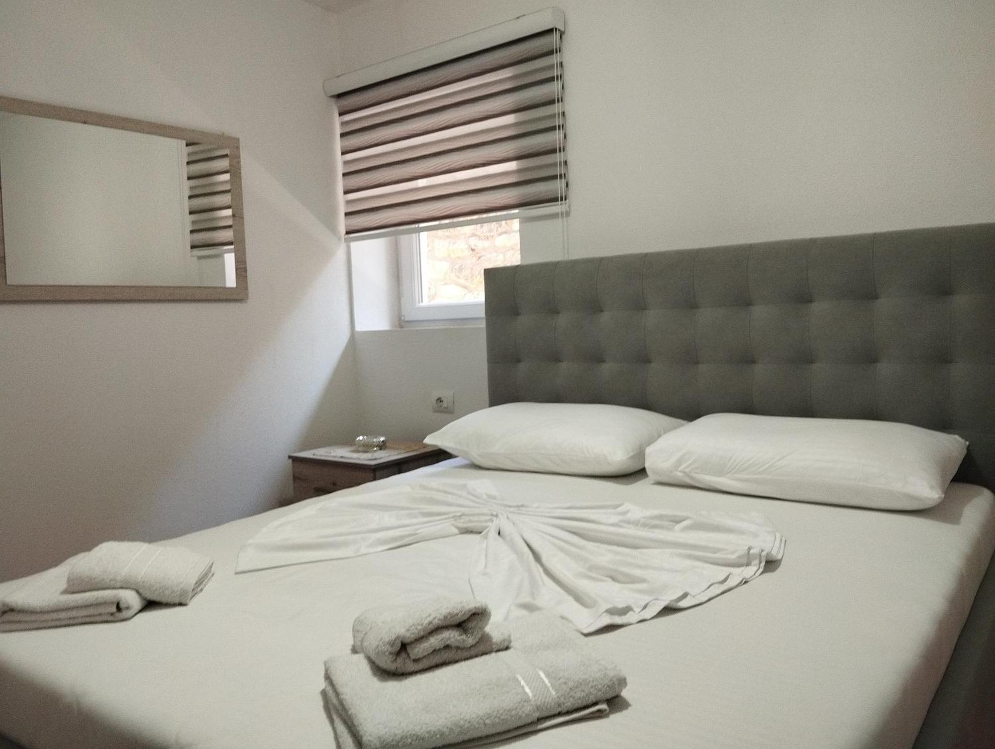 Erteo Guest House Pogradec Exteriör bild
