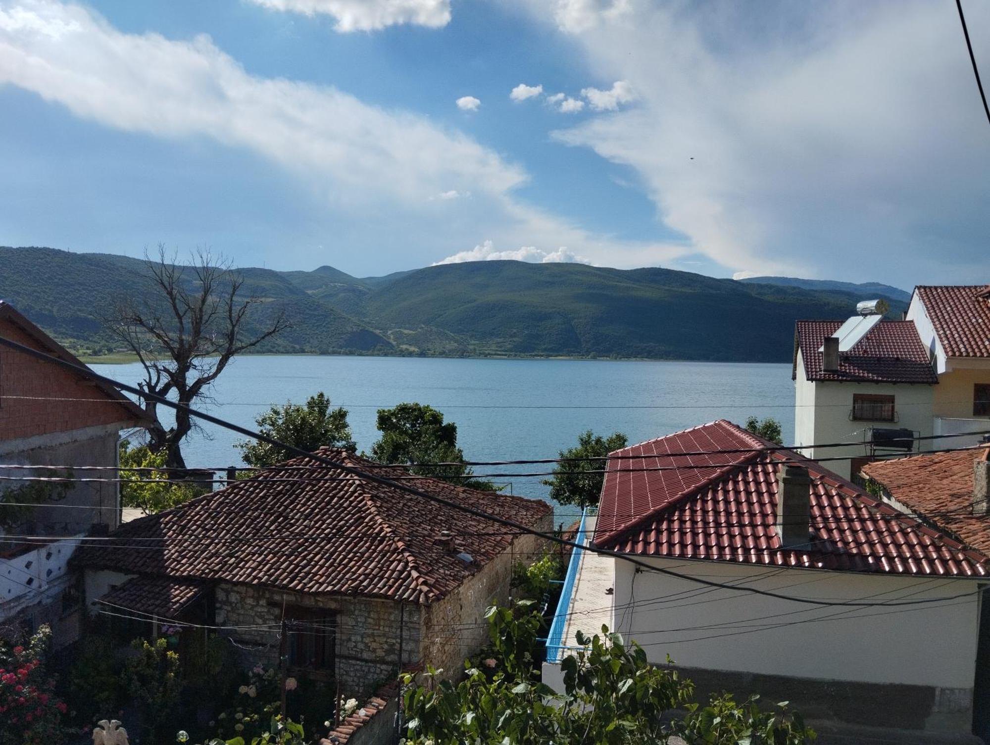 Erteo Guest House Pogradec Exteriör bild